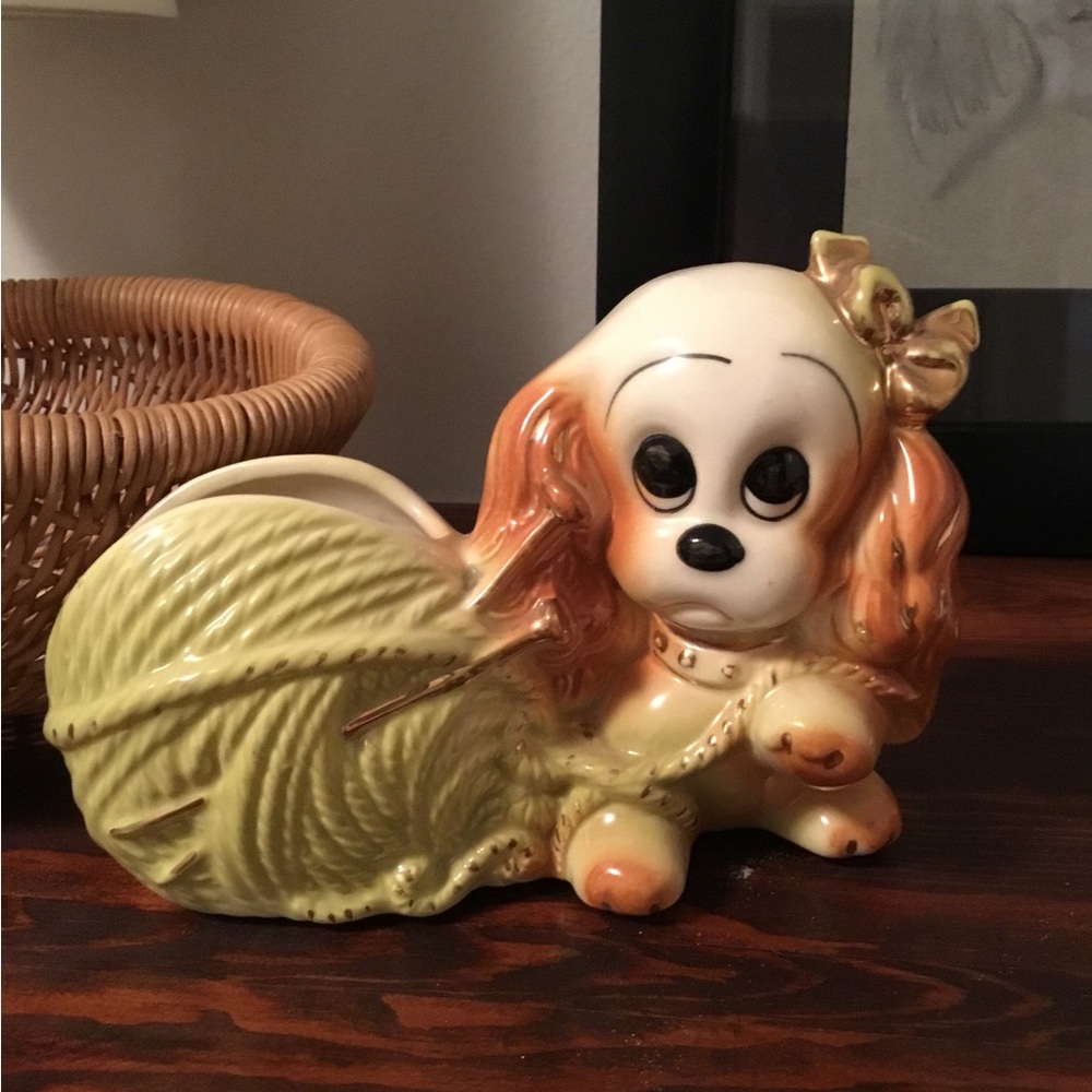 Vintage Hull Pottery Spaniel Dog Planter with Ball of Yarn with gold accents
